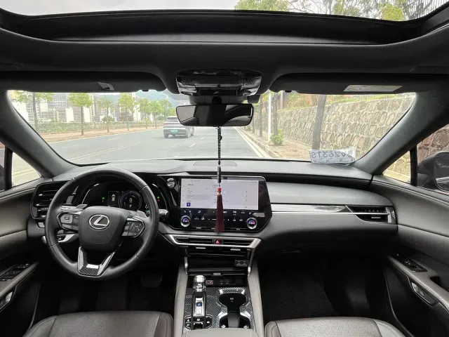 Lexus RX — Фото автомобиля 5