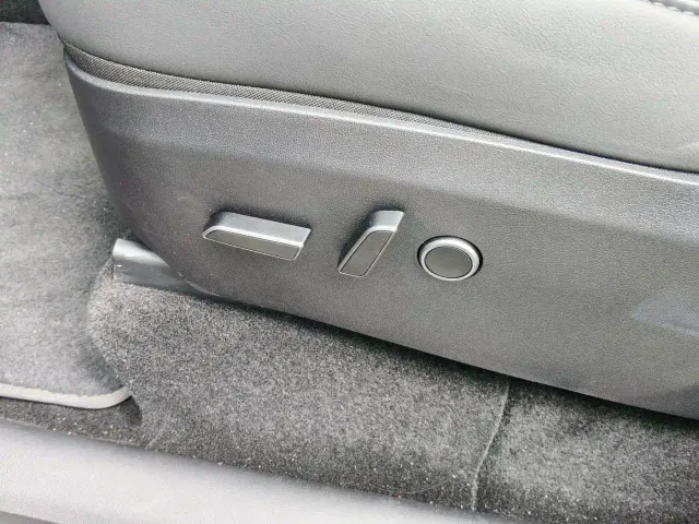 Tesla Model Y — Фото автомобиля 12