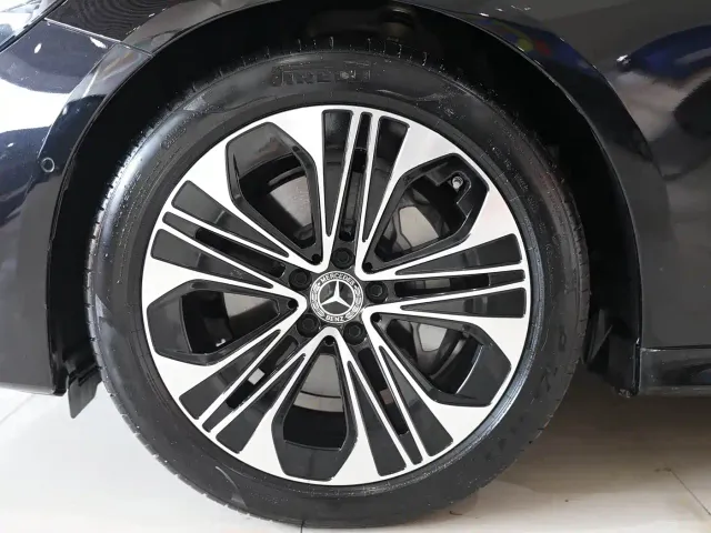 Mercedes-Benz E-Class — Фото автомобиля 28