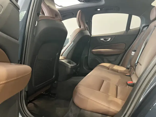 Volvo S60 — Фото автомобиля 10