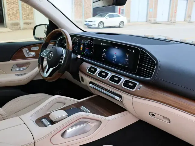 Mercedes-Benz GLS-Class — Фото автомобиля 16