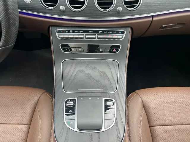 Mercedes-Benz E-Class — Фото автомобиля 18