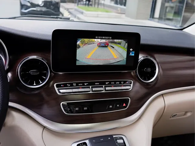Mercedes-Benz V-Class — Фото автомобиля 16