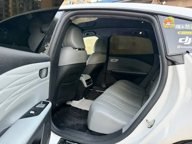 Geely Galaxy E8 — Фото автомобиля 6