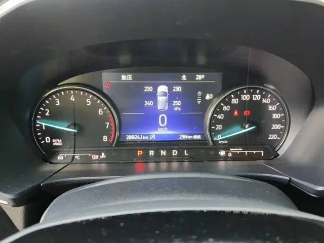Ford Escape — Фото автомобиля 4