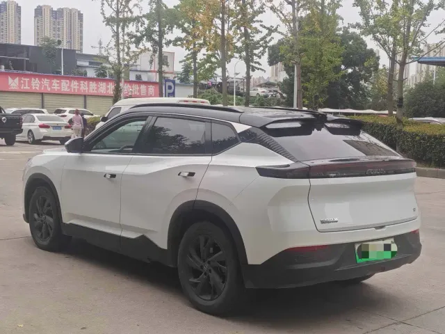 Dongfeng Fengshen L7 — Фото автомобиля 12
