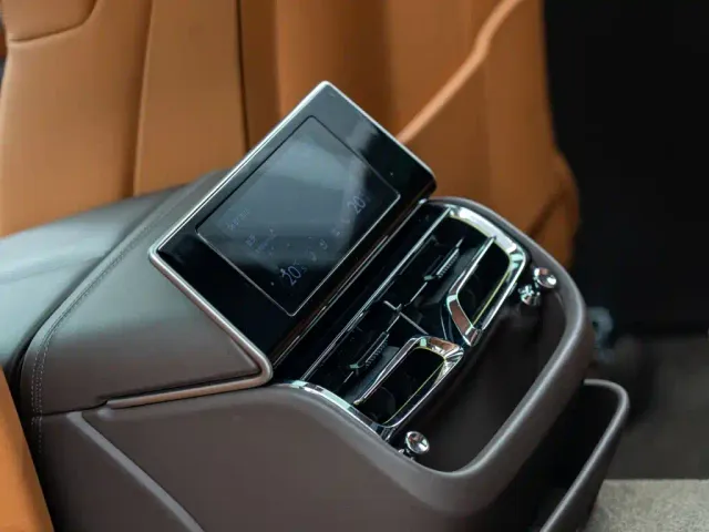 Bentley Flying Spur — Фото автомобиля 15
