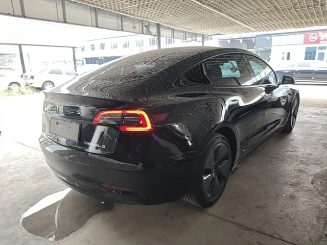 Tesla Model 3 — Фото автомобиля 6