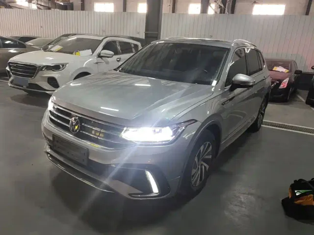 Фотография автомобиля — Volkswagen Tiguan L PHEV