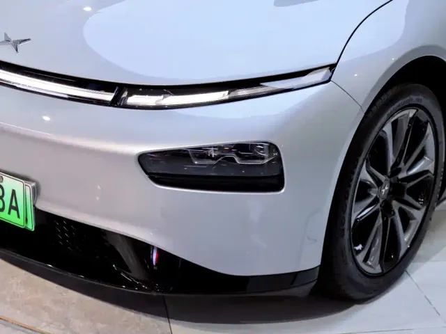 Xpeng P7 — Фото автомобиля 9