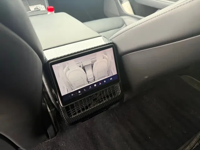 Tesla Model 3 — Фото автомобиля 10