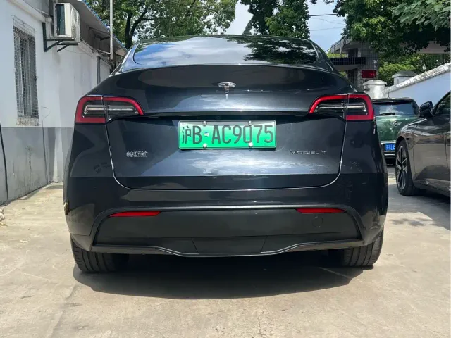 Tesla Model Y — Фото автомобиля 5