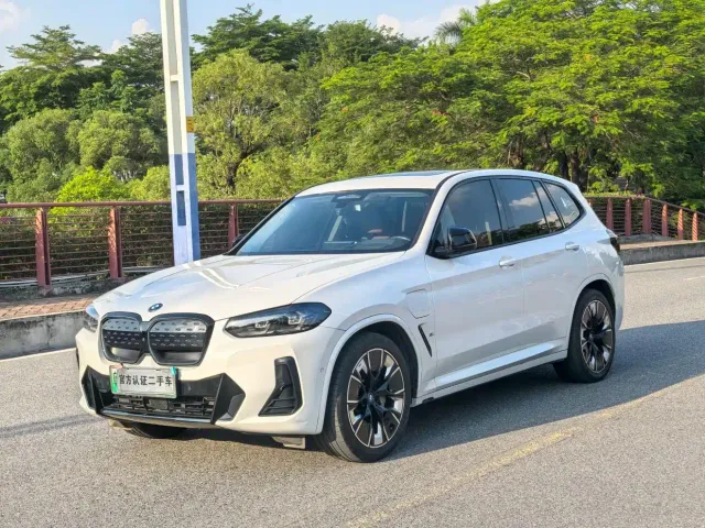 Фотография автомобиля — BMW iX3