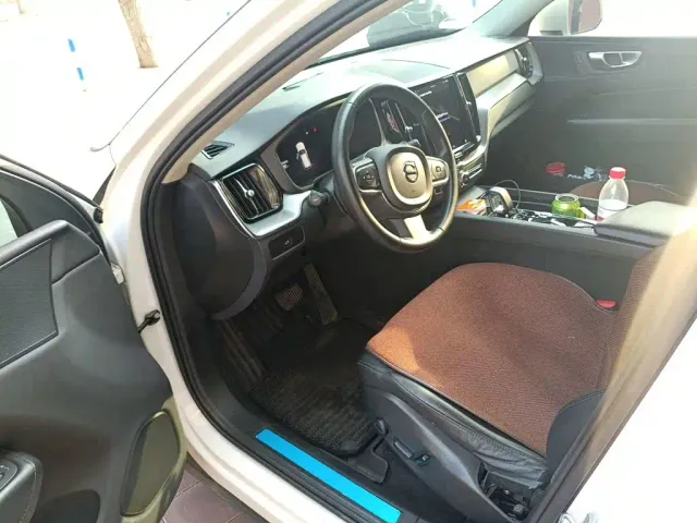 Volvo XC60 — Фото автомобиля 17