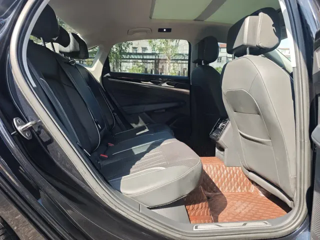 Volkswagen Passat — Фото автомобиля 10