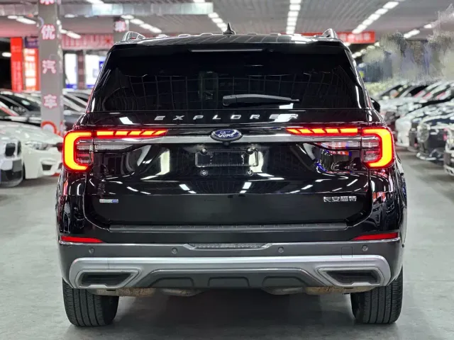 Ford Explorer — Фото автомобиля 4