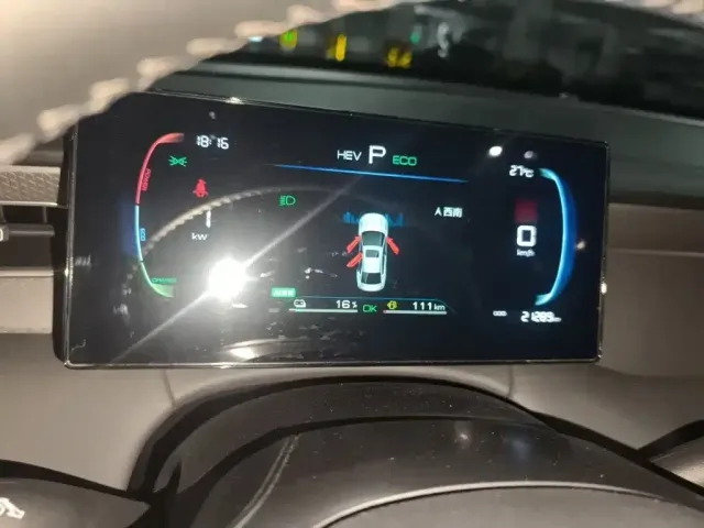 BYD Qin PLUS 2025 DM-i Smart Drive 55KM Leader — Фото автомобиля 3
