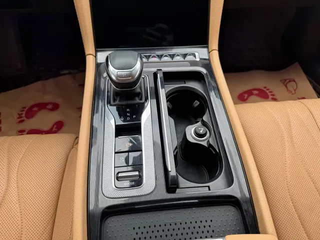 Hongqi H5 — Фото автомобиля 9