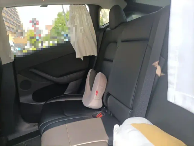 Tesla Model Y — Фото автомобиля 13
