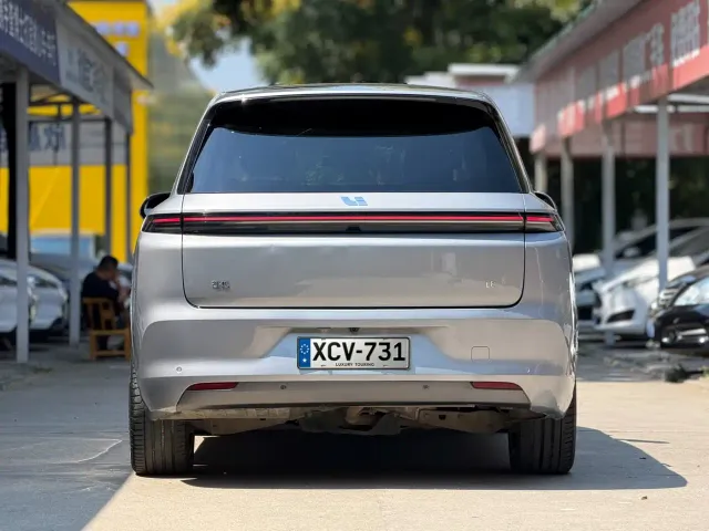 Li Auto L8 — Фото автомобиля 5