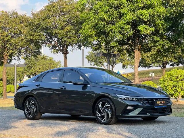 Hyundai Elantra — Фото автомобиля 3