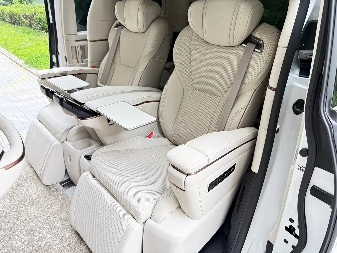 Lexus Lexus LM 2025 Model 500h Six-Seater Prestige Edition — Фото автомобиля 10