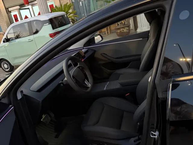 Tesla Model 3 — Фото автомобиля 8