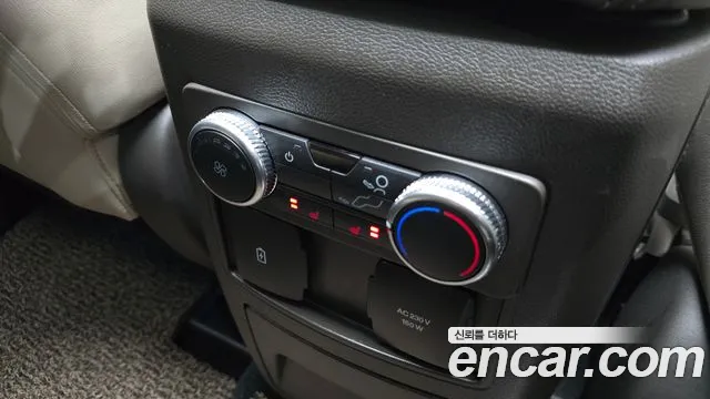 Ford Explorer Explorer 6 поколение 3.0 Platinum 4WD — Фото автомобиля 18