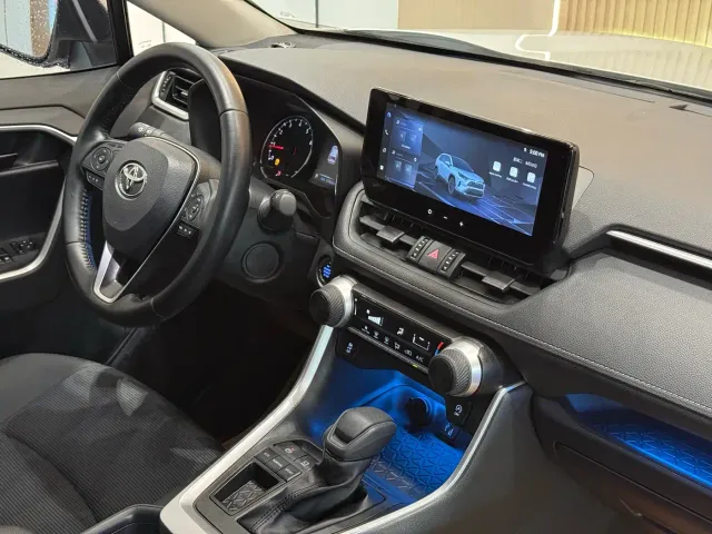 Toyota RAV4 — Фото автомобиля 10