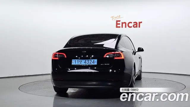Фотография автомобиля — Tesla Model 3