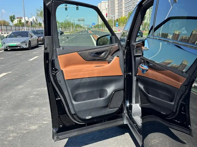 Toyota Alphard — Фото автомобиля 7