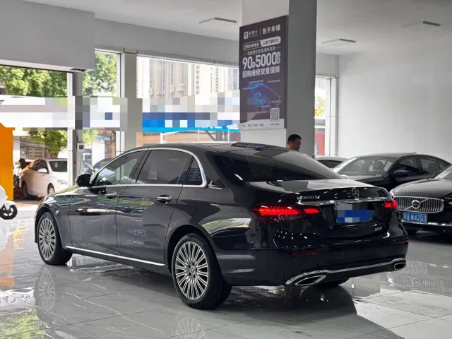 Mercedes-Benz E-Class — Фото автомобиля 12