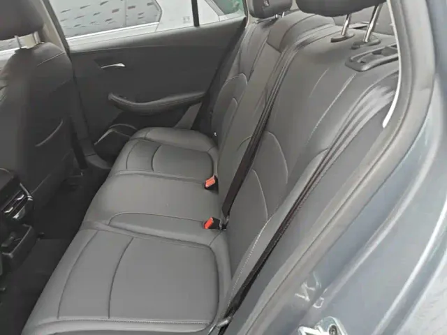 Roewe i5 — Фото автомобиля 16