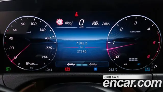 Mercedes-Benz E-Class — Фото автомобиля 8