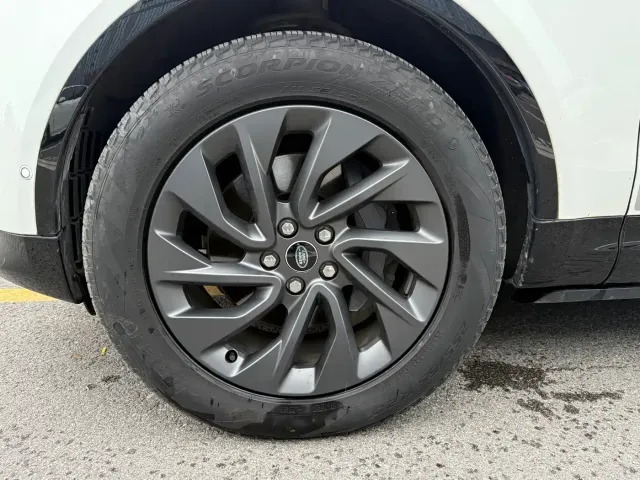 Land Rover Discovery 2023 Facelift 360PS R-Dynamic S — Фото автомобиля 8
