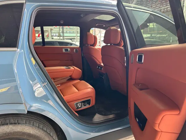 Li Auto L7 — Фото автомобиля 10