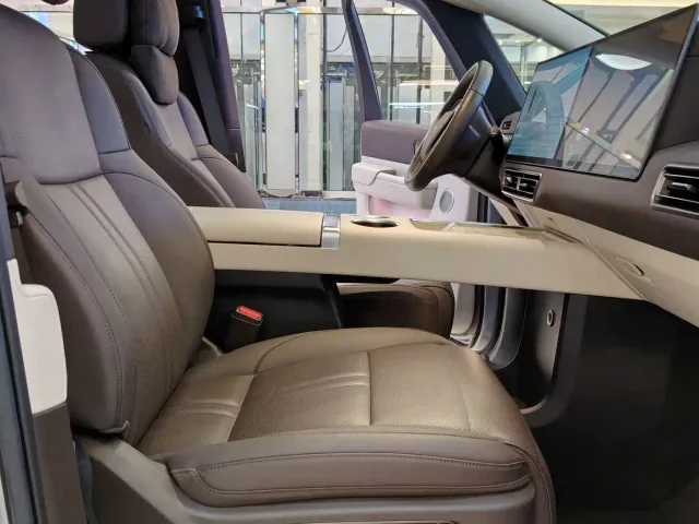 Li Auto MEGA — Фото автомобиля 21