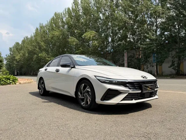 Hyundai Elantra — Фото автомобиля 3