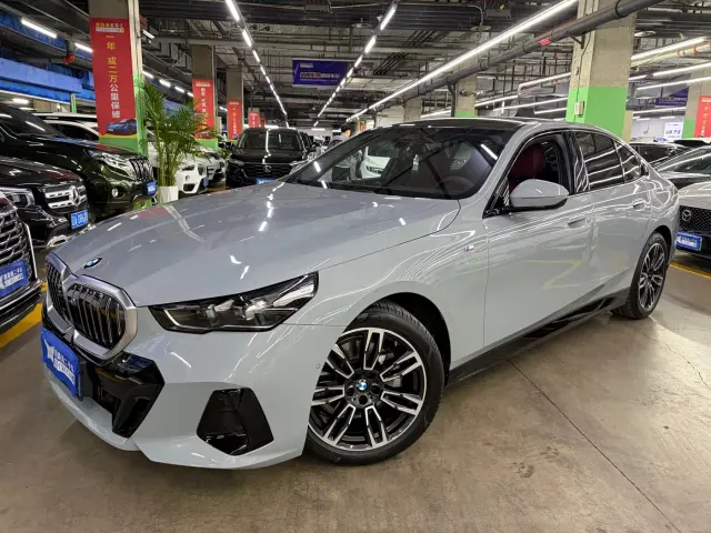 Фотография автомобиля — BMW 5 Series