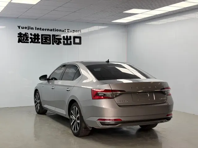 Skoda Superb — Фото автомобиля 8
