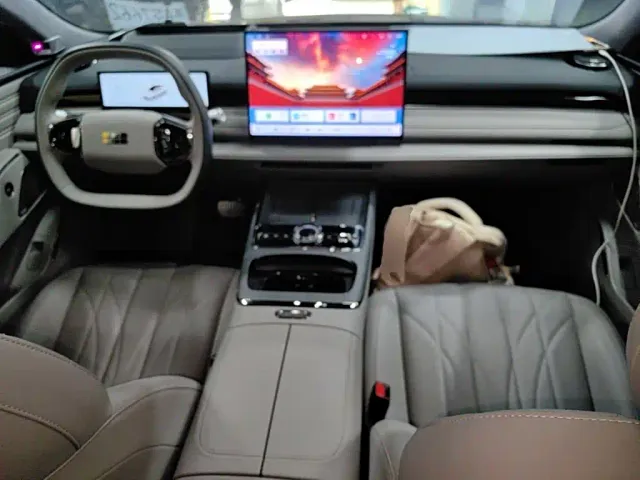 Geely Galaxy Xingyao 8 — Фото автомобиля 9