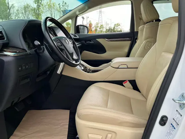 Toyota Alphard — Фото автомобиля 7