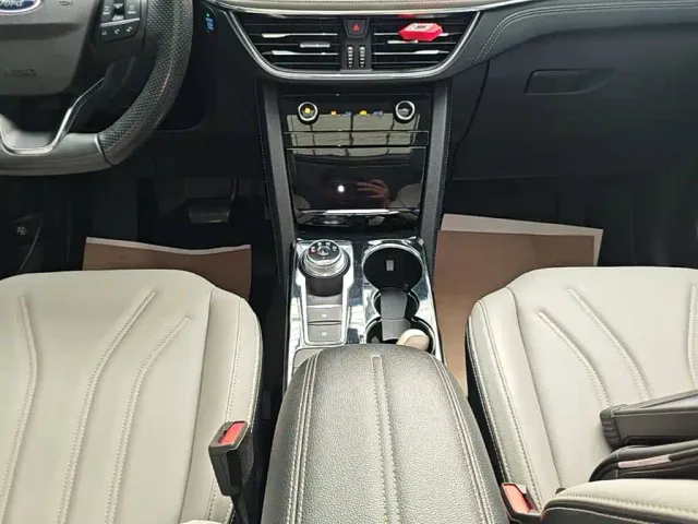 Ford Escape — Фото автомобиля 13