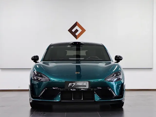 Xiaomi SU7 Ultra — Фото автомобиля 2