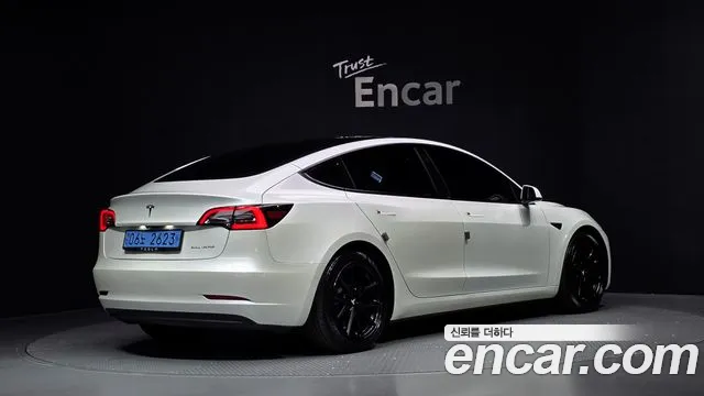 Tesla Model 3 — Фото автомобиля 2