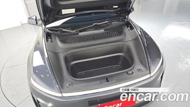 Tesla Model Y — Фото автомобиля 9
