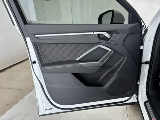 Audi Q3 — Фото автомобиля 10