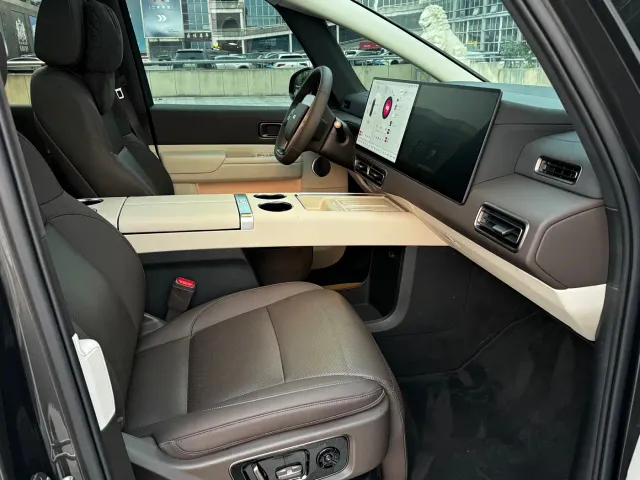 Li Auto MEGA — Фото автомобиля 9