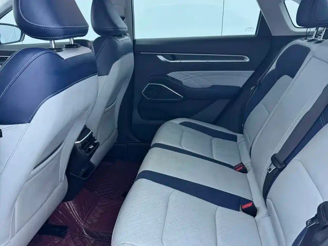 Geely Emgrand — Фото автомобиля 13