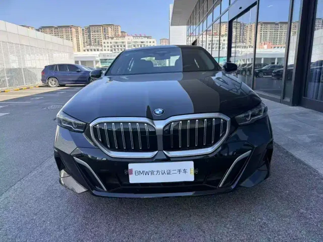 BMW 5 Series — Фото автомобиля 9